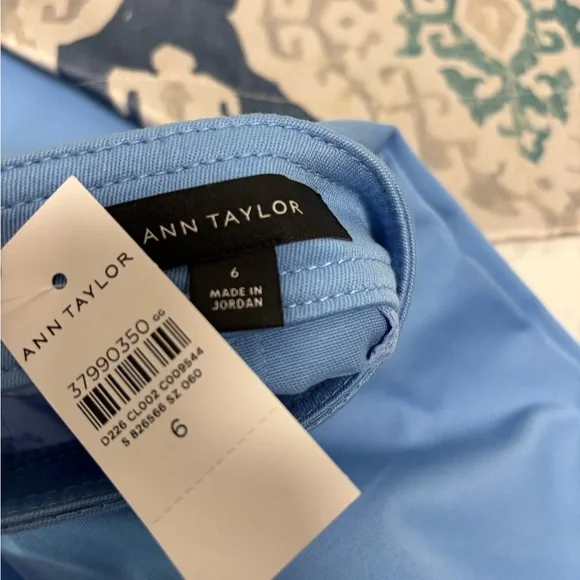 Ann Taylor Blue Cropped Pants - Picture 5 of 6